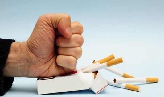 ترک سیگار برای جلوگیری از درد در مفاصل انگشتان